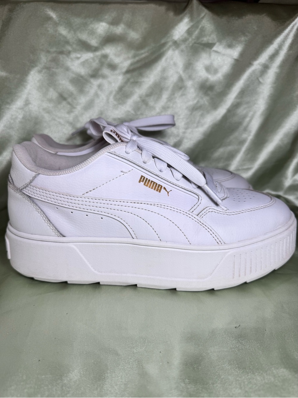 Puma Platform Lace-Up Classic Leather Sneaker with Gold Logo Women’s size 8.5